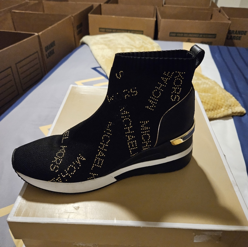 MK bootie